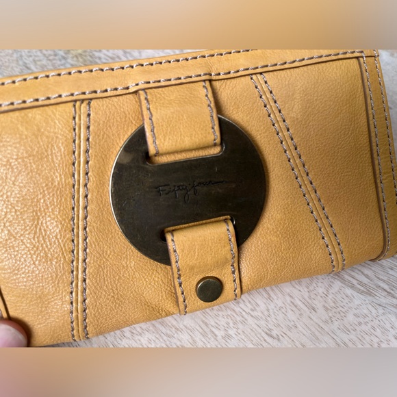 FOSSIL FIFTY FOUR leather wallet, yellow, Never Used, zip around womens wallet - Picture 3 of 8